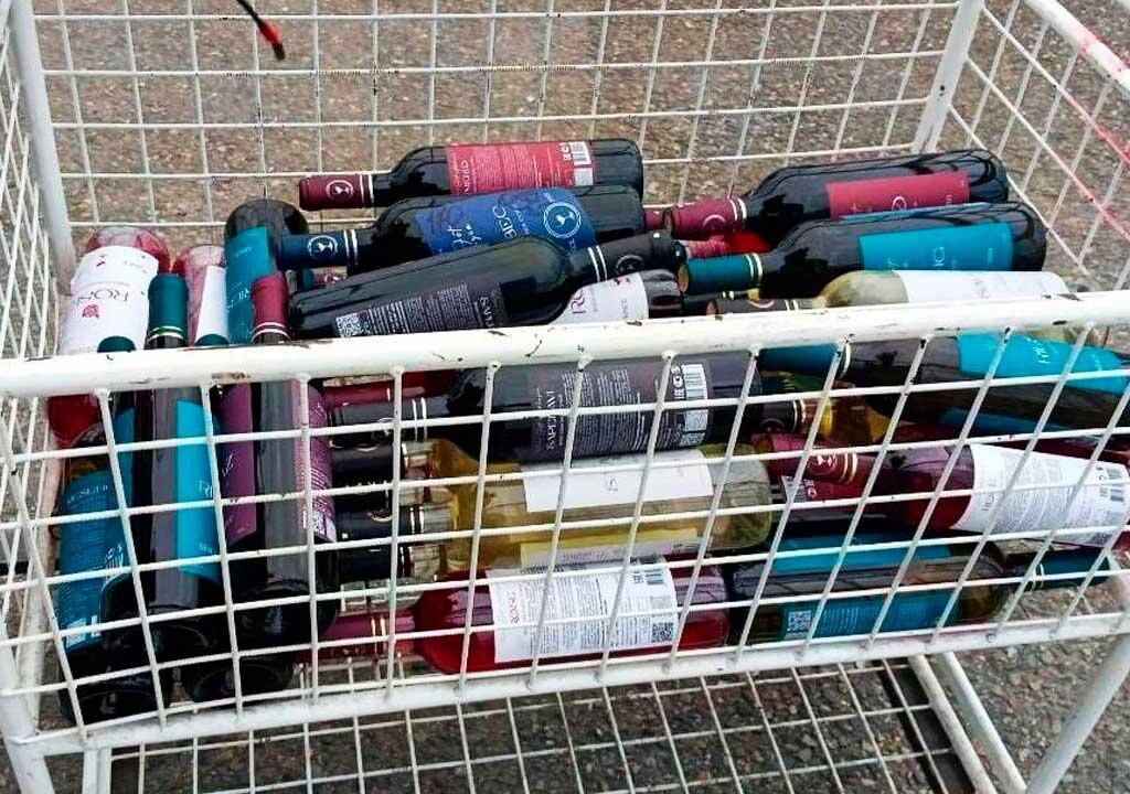 Сотрудники таможни в Сочи обнаружили незаконную партию алкоголя и сигарет у туриста из Абхазии