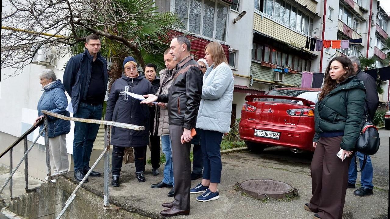 «Виктор Тепляков проверил улицу Пасечную в центральном районе Сочи»