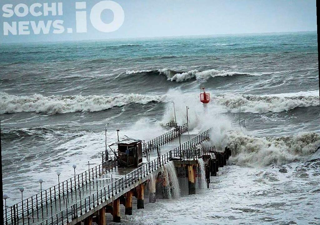 Сильные дожди, шторм и риск смерчей: в Сочи объявлено штормовое предупреждение