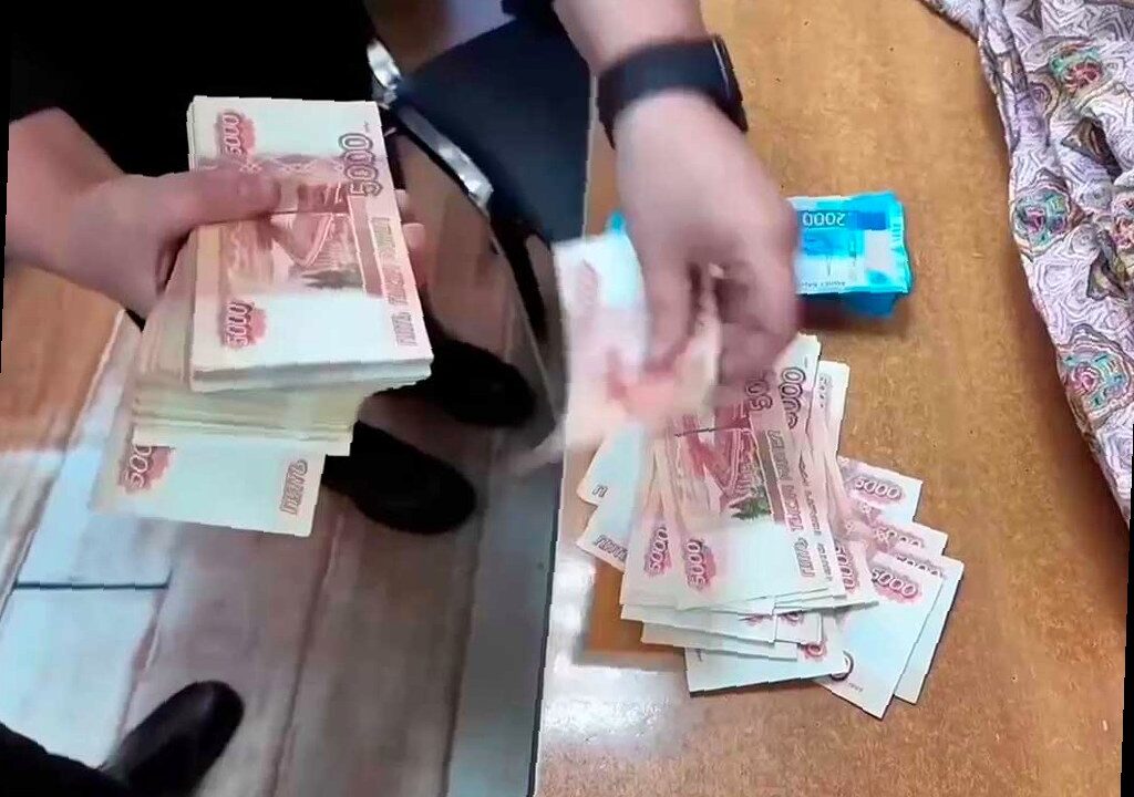 Полицейские вернули сочинской пенсионерке 1,5 млн рублей, задержаны ку